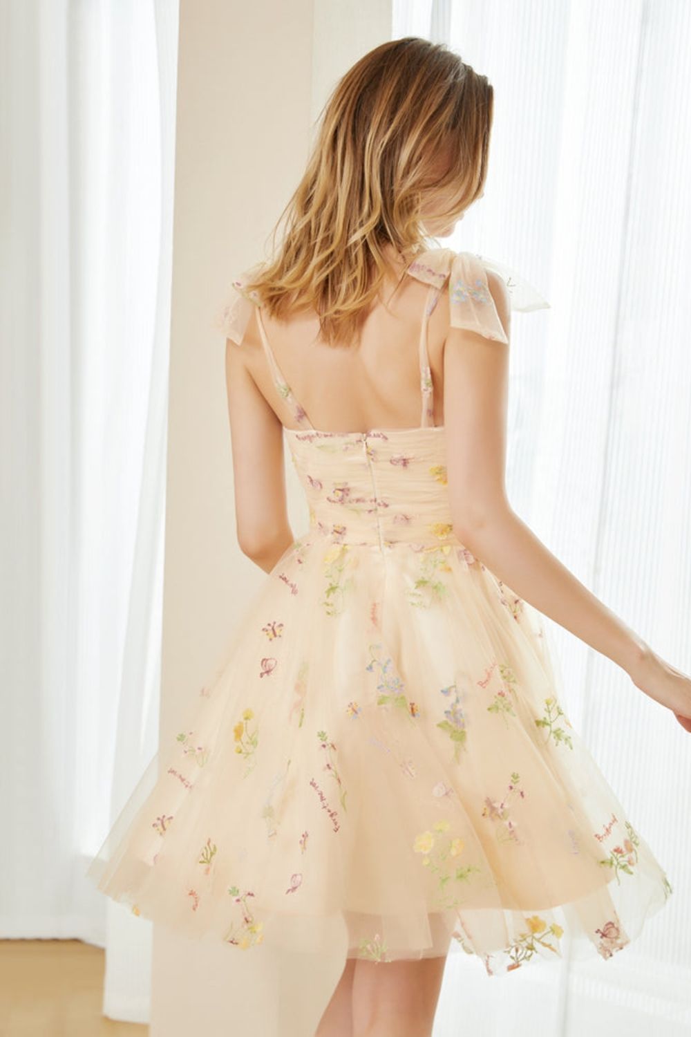 A Line Sweetheart Neck Backless Above Knee Homecoming Dreses Tulle Embroidery