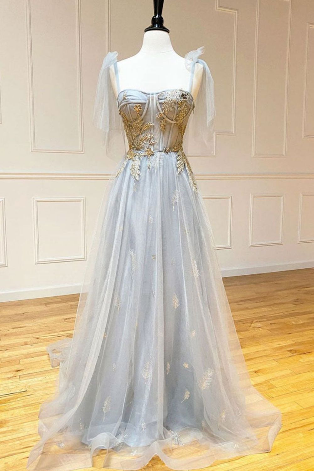 Gorgeous A-Line Grey Tulle Straps Appliques Long Prom Dress